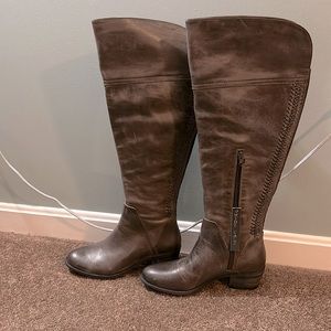 Vince Camuto wide shaft size 9